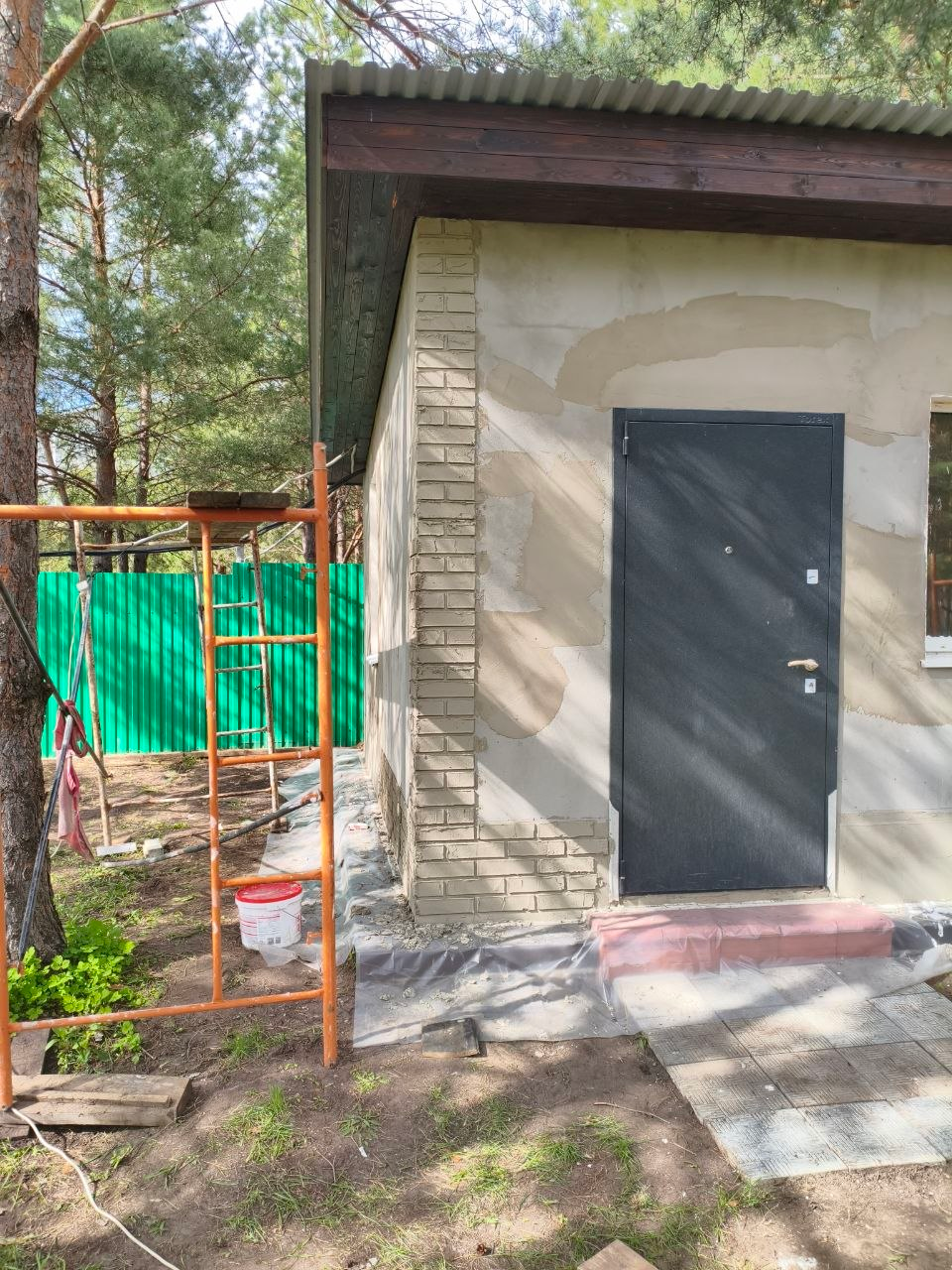 Отделка декоративной плиткой под кирпич